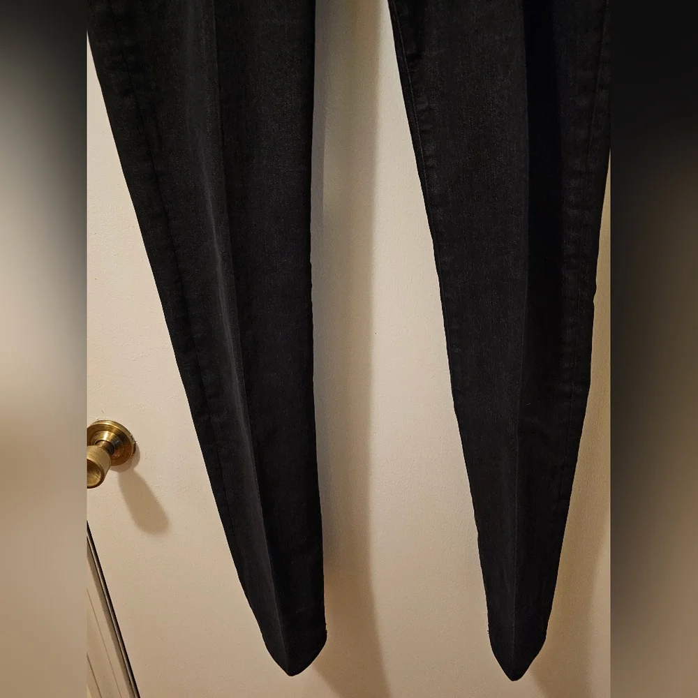 Rock & Republic Women's Berlin Tapered Leg Black Denim USA Jeans Size 30 (33x34)